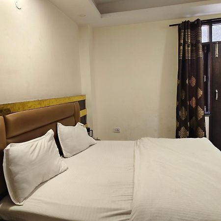 Hotel Perfect Spot- Main Bazar - Walking Metro Station Nuova Delhi Esterno foto