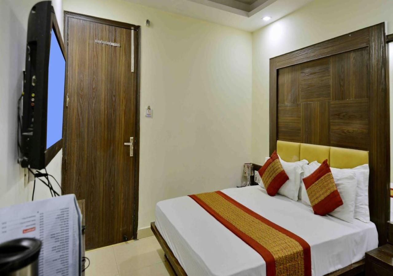 Hotel Perfect Spot- Main Bazar - Walking Metro Station Nuova Delhi Esterno foto