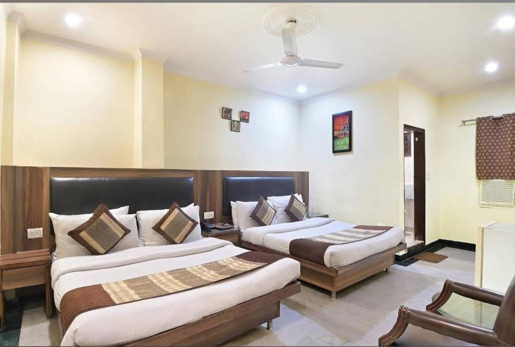 Hotel Perfect Spot- Main Bazar - Walking Metro Station Nuova Delhi Esterno foto