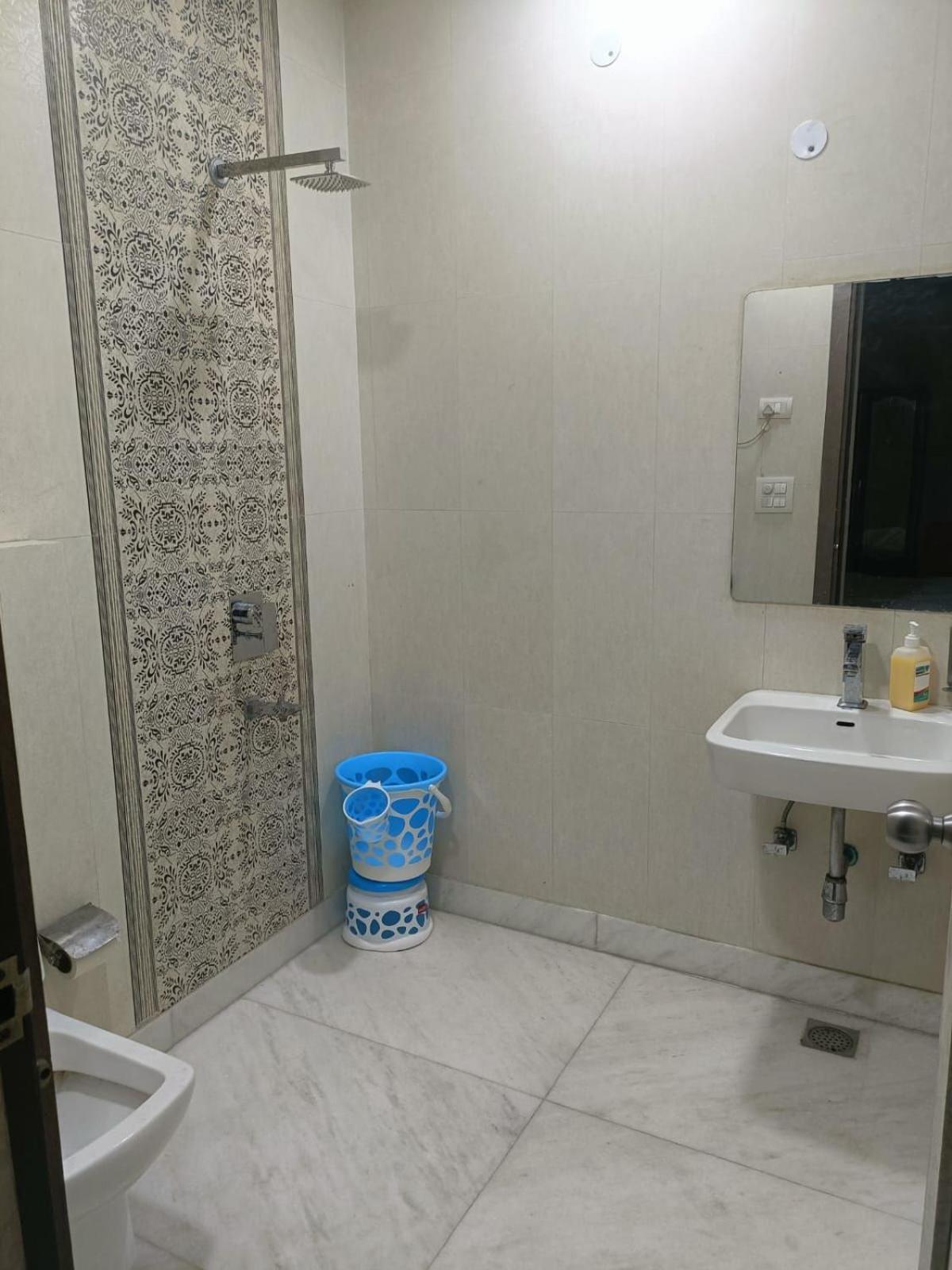 Hotel Perfect Spot- Main Bazar - Walking Metro Station Nuova Delhi Esterno foto