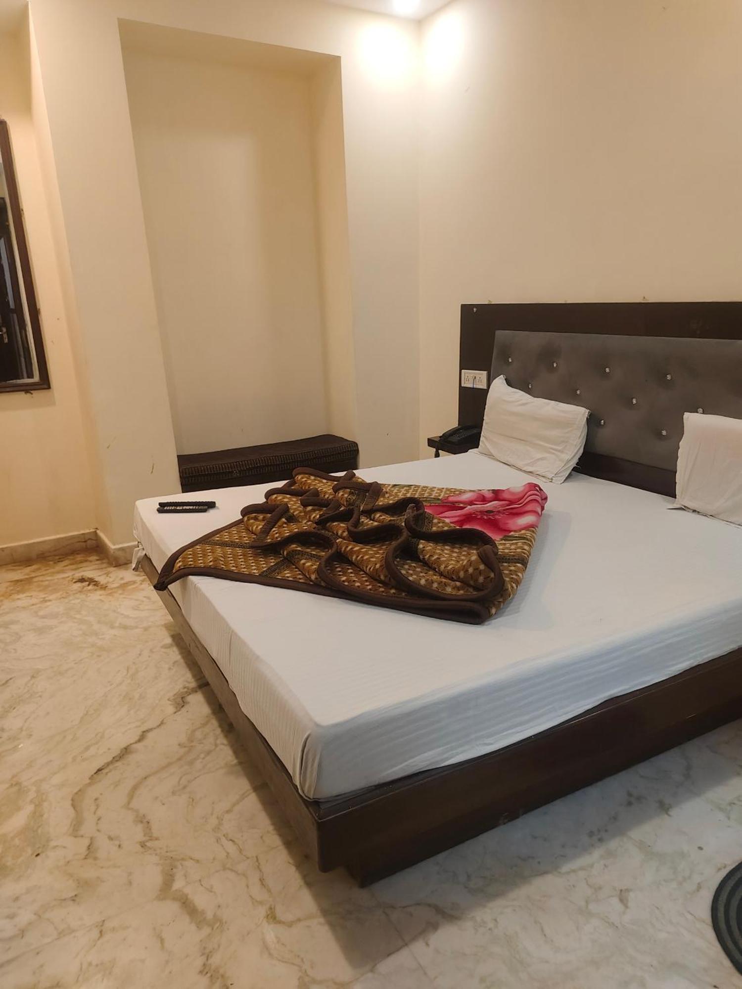 Hotel Perfect Spot- Main Bazar - Walking Metro Station Nuova Delhi Esterno foto